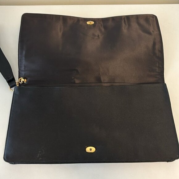 Vintage Bienen Davis black satin clutch/wristlet with goldtone 3D Apple detail - Picture 5 of 14
